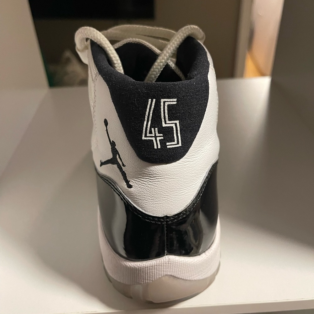 Nike Air Jordan XI 11 Retro Concord 2018 Men’s Size 9.5 White Black 378037-100 - Picture 8 of 12